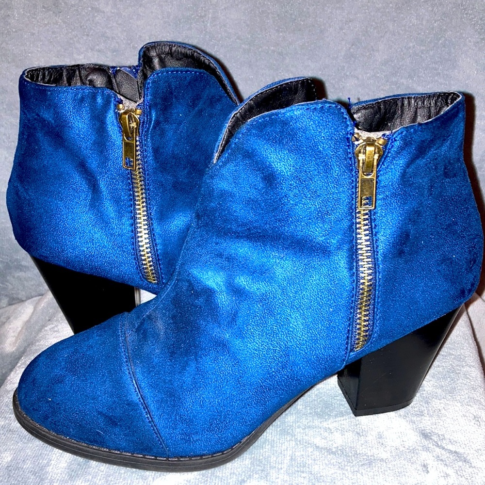 Blue suede like zip up ankle 3” heel boots women’s 7 1/2. *NWOT*